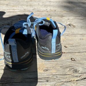 Brooks Cascadia 16.  Wm size 10.5